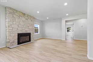 15938 SE Alder St, Portland, OR 97233 - Photo 5