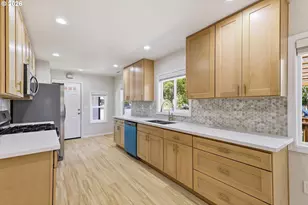 15938 SE Alder St, Portland, OR 97233 - Photo 7