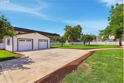 15938 SE Alder St, Portland, OR 97233 - Photo 43