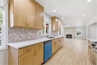 15938 SE Alder St, Portland, OR 97233 - Photo 9