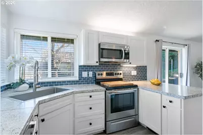 1660 NE Sieburg St, Keizer, OR 97303 - Photo 11