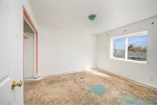 207 35th St, Springfield, OR 97478 - Photo 9