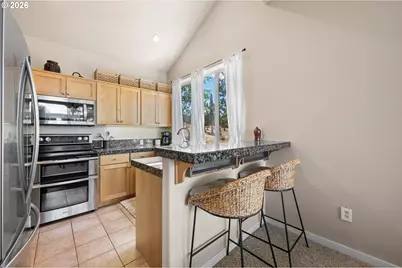 10651 Village Loop, Redmond, OR 97756 - Photo 9