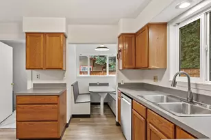 8635 NE Skidmore St, Portland, OR 97220 - Photo 13