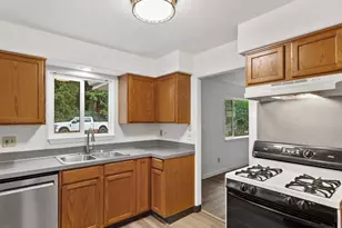 8635 NE Skidmore St, Portland, OR 97220 - Photo 17