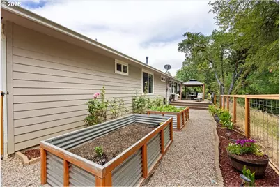 137 Jacks Ct, Winchester, OR 97495 - Photo 27