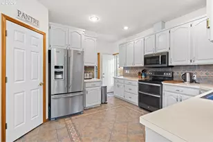 325 SE 9th Dr, Hermiston, OR 97838 - Photo 9