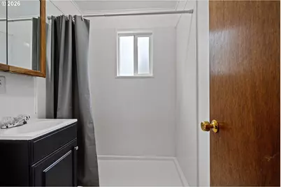 485 S 46th St, Springfield, OR 97478 - Photo 13