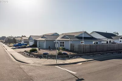 937 Carter St SW, Bandon, OR 97411 - Photo 3