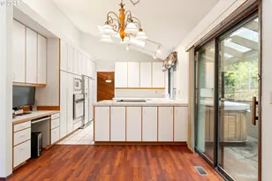 9411 SW 62nd Dr, Portland, OR 97219 - Photo 19