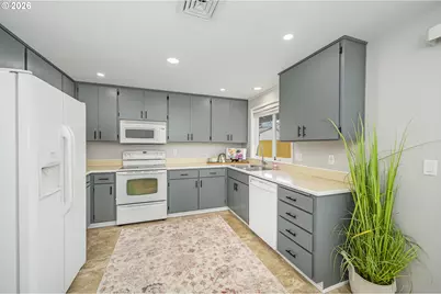933 S 44th St, Springfield, OR 97478 - Photo 11