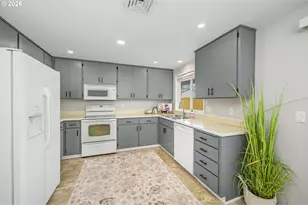 933 S 44th St, Springfield, OR 97478 - Photo 11