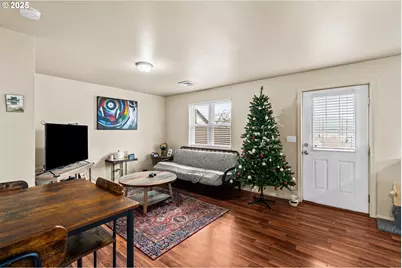 1010 NE Malheur Ave, Roseburg, OR 97470 - Photo 9