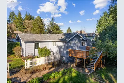 2668 SW Hume Ct, Portland, OR 97219 - Photo 29