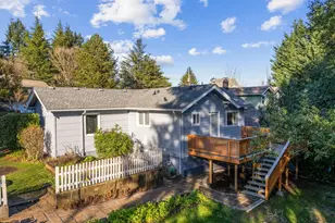 2668 SW Hume Ct, Portland, OR 97219 - Photo 29