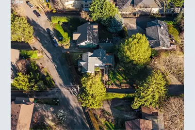 2668 SW Hume Ct, Portland, OR 97219 - Photo 35