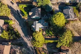 2668 SW Hume Ct, Portland, OR 97219 - Photo 35