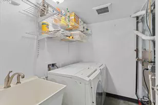 2668 SW Hume Ct, Portland, OR 97219 - Photo 23