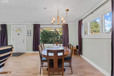 2668 SW Hume Ct, Portland, OR 97219 - Photo 9