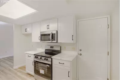 11940 SW King James Pl, King City, OR 97224 - Photo 13