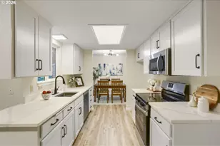 11940 SW King James Pl, King City, OR 97224 - Photo 13