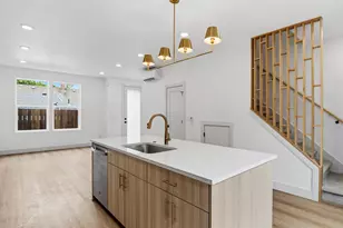 4060 SE Long St, Portland, OR 97202 - Photo 5