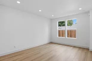 4060 SE Long St, Portland, OR 97202 - Photo 3