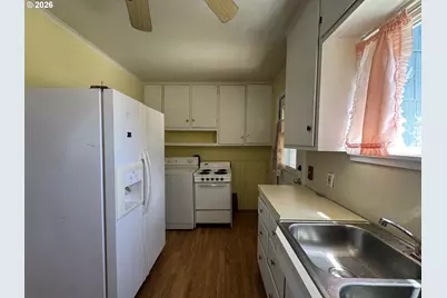 208 E Main St, Goldendale, WA 98620 - Photo 5