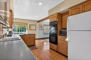 2418 N Crater Ln, Newberg, OR 97132 - Photo 15