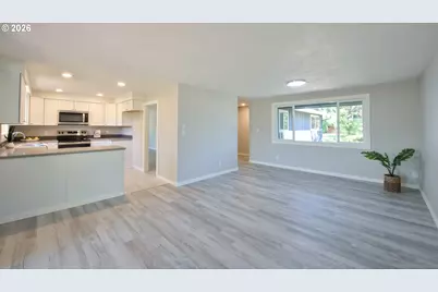 1035 NW 20th St, McMinnville, OR 97128 - Photo 13