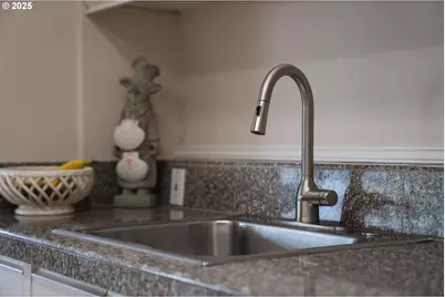 2323 SW Park Pl #502, Portland, OR 97205 - Photo 17