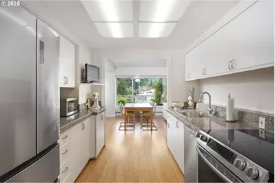 2323 SW Park Pl #502, Portland, OR 97205 - Photo 15