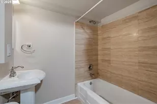 1205 SW Cardinell Dr, Portland, OR 97201 - Photo 15