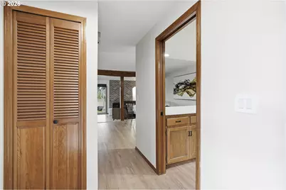 10805 SW Summer Lake Dr, Portland, OR 97223 - Photo 5