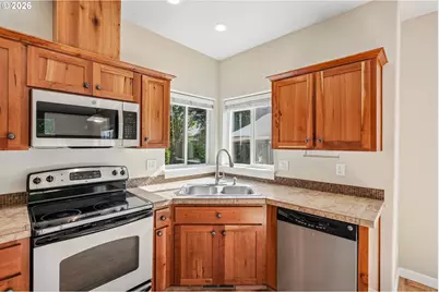 648 S Donna Dr, Newberg, OR 97132 - Photo 13