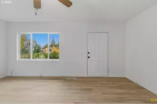 1124 NE 81st Ave, Portland, OR 97213 - Photo 3