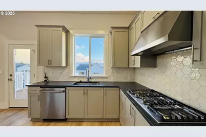 11691 SW Hayrick Ter, Beaverton, OR 97007 - Photo 15