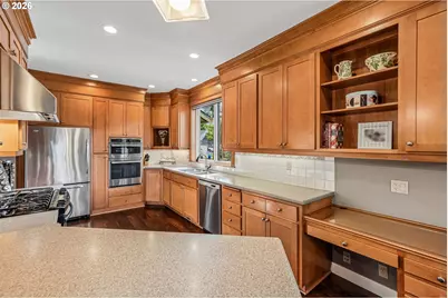 15630 SW Brighton Ct, Beaverton, OR 97007 - Photo 9