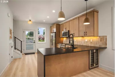 6945 N Burr Ave, Portland, OR 97203 - Photo 7