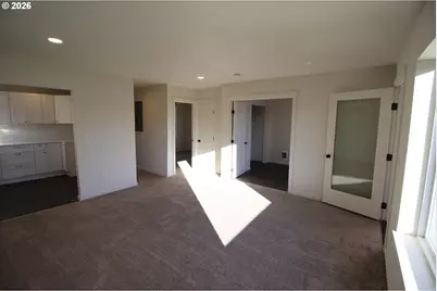 186 SW Rainbow Ave, Dallas, OR 97338 - Photo 3