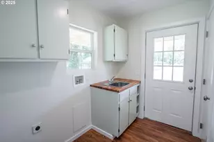 28788 Gimpl Hill Rd, Eugene, OR 97402 - Photo 17