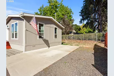 9700 SW Tualatin Rd #12, Tualatin, OR 97062 - Photo 3