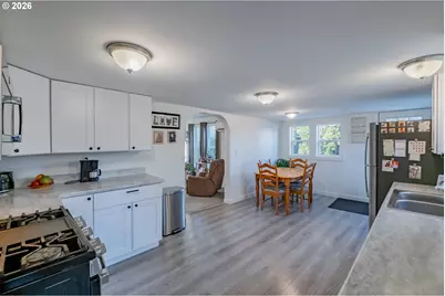 269 S 2nd St, Lebanon, OR 97355 - Photo 5