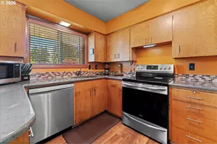 10910 SE Pardee St, Portland, OR 97266 - Photo 9