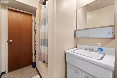 10910 SE Pardee St, Portland, OR 97266 - Photo 37