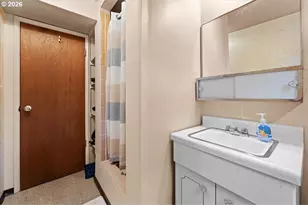 10910 SE Pardee St, Portland, OR 97266 - Photo 37