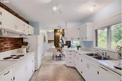 8015 SW Fairway Dr, Portland, OR 97225 - Photo 9