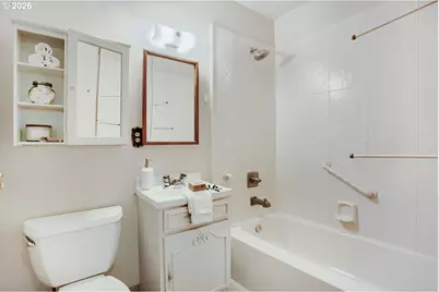 8015 SW Fairway Dr, Portland, OR 97225 - Photo 17