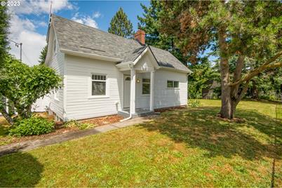 4669 NE Simpson St, Portland, OR 97218 - Photo 1