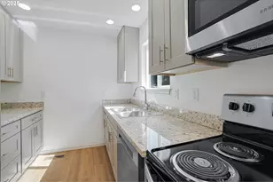 7028 SE 86th Ave, Portland, OR 97266 - Photo 9